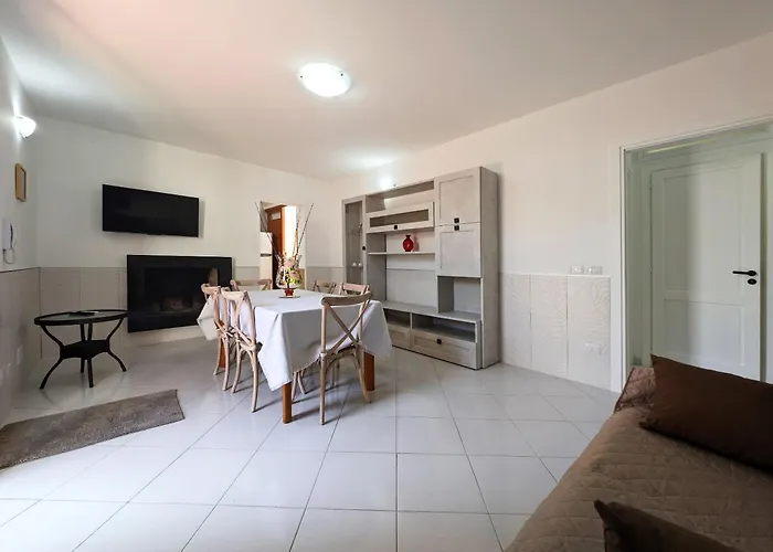 Oikia Vacanze S Cesarea Casa Rosa Giu